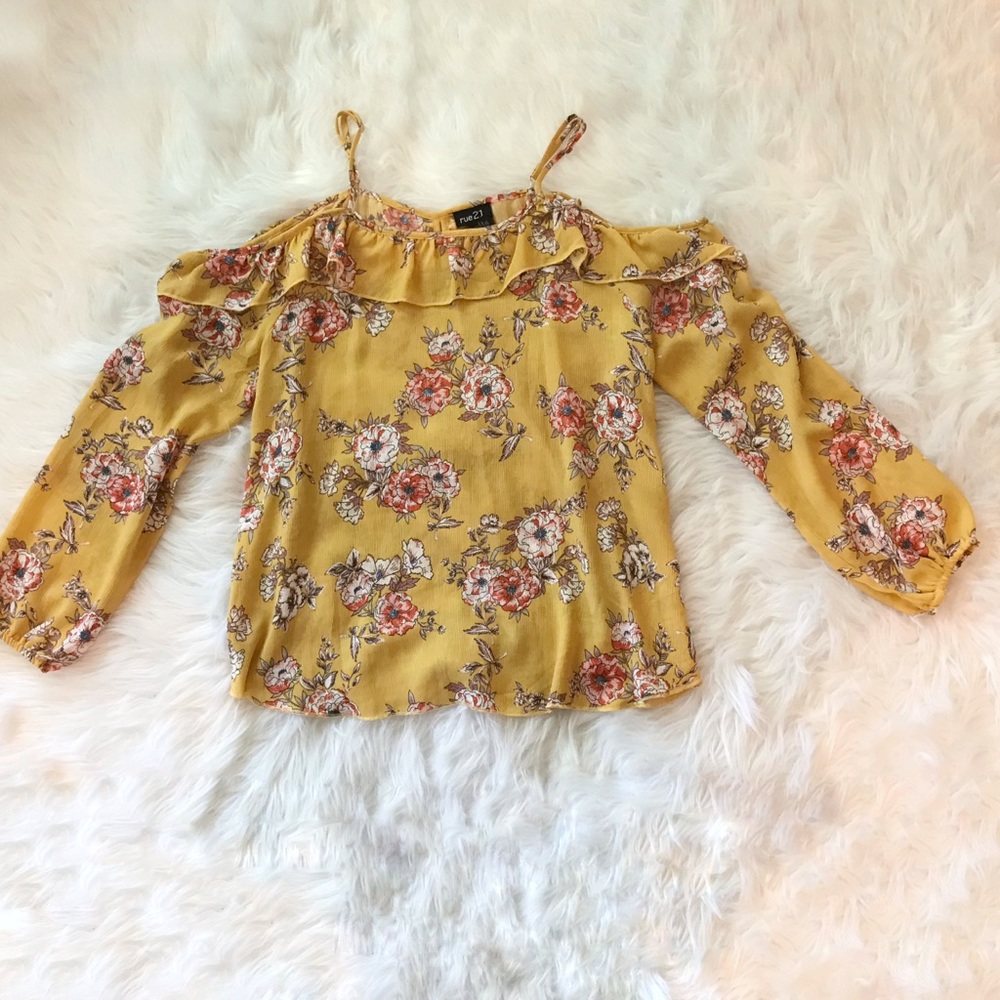 Rue 21 floral cold shoulder shirt size Large
